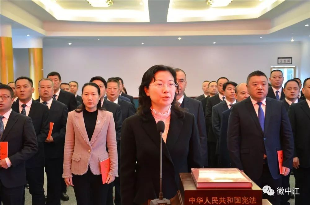 县委副书记,县长李霞,县人大常委会主任陈立贵,县十八届人大选举及