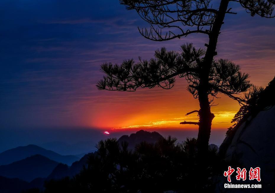 黃山現落日晚霞火燒雲景觀