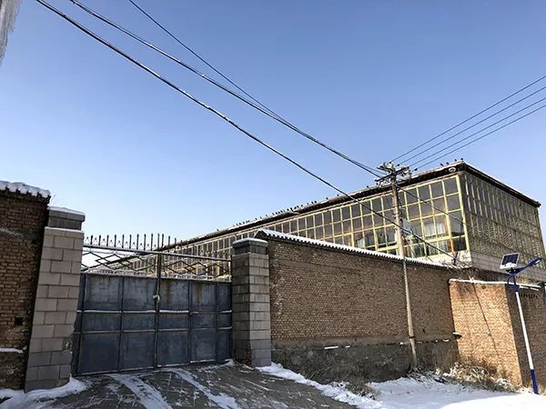 上措隆村党支部书记高东云告诉记者,张家早年靠淘金发家,后在西宁从事