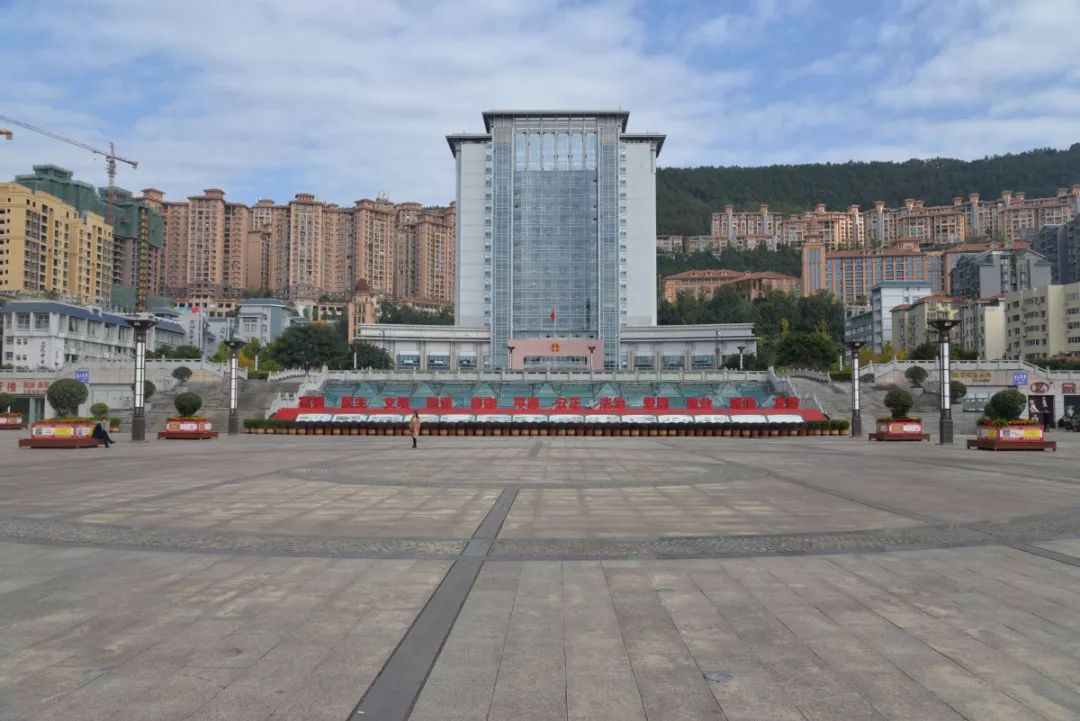 创文在巴中漂亮的公益广告亮在眼前美在心中