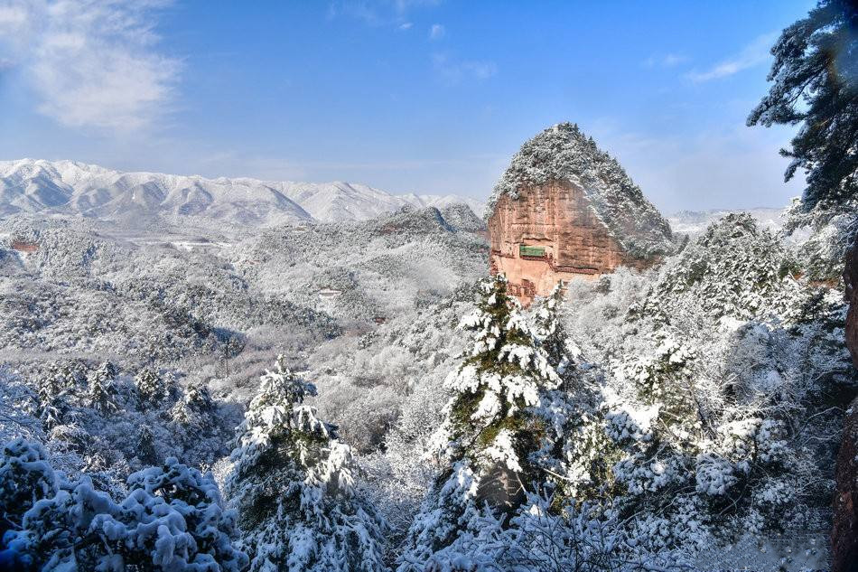 麦积山,地处甘肃天水市东南部,它的山峰形似麦垛,故此得名.