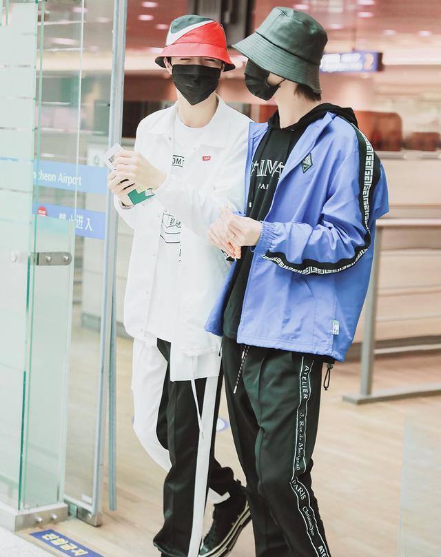 朱正廷陈立农机场偶遇,穿运动装秀"团魂",真默契