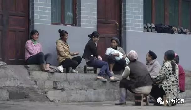 农村频繁的红白事儿似乎也成了一种社交方式