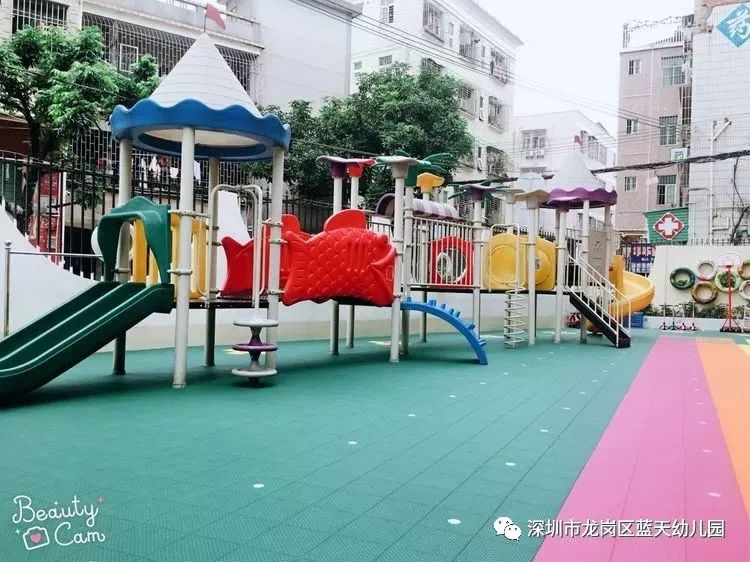 园内环境蓝天幼儿园是经深圳市龙岗区教育局批准开办的一所深圳市一级