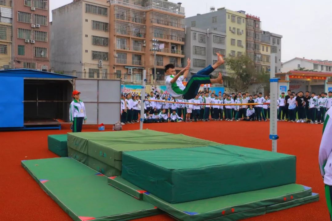 撰稿:朱颖老师视频剪辑:陈虹颖老师拍摄:嘉积二中摄影社赛场精彩定格