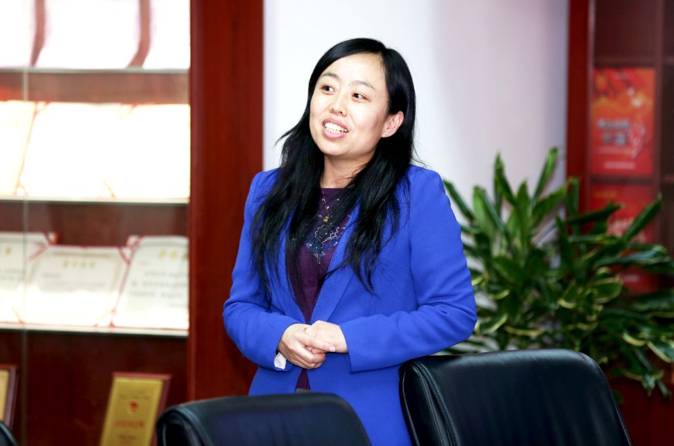 师雪霖慕华成志爱学堂课程部物理老师刘婧做了分享,她说:"本书的