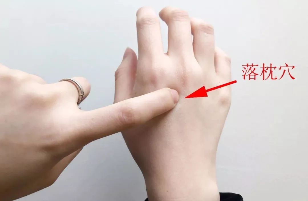 落枕了脖子是该多动还是不动小心疾病找上门学好几招告别疼痛