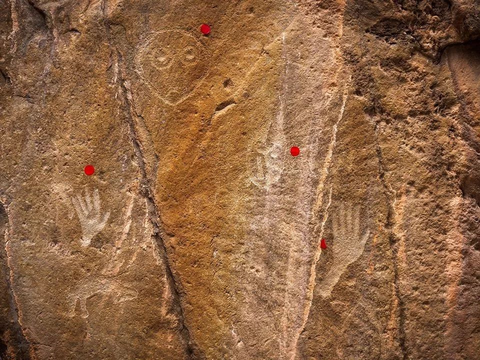 贺兰山岩画 – 手印与外星人贺兰山岩画 – 外星生物与外星人…?
