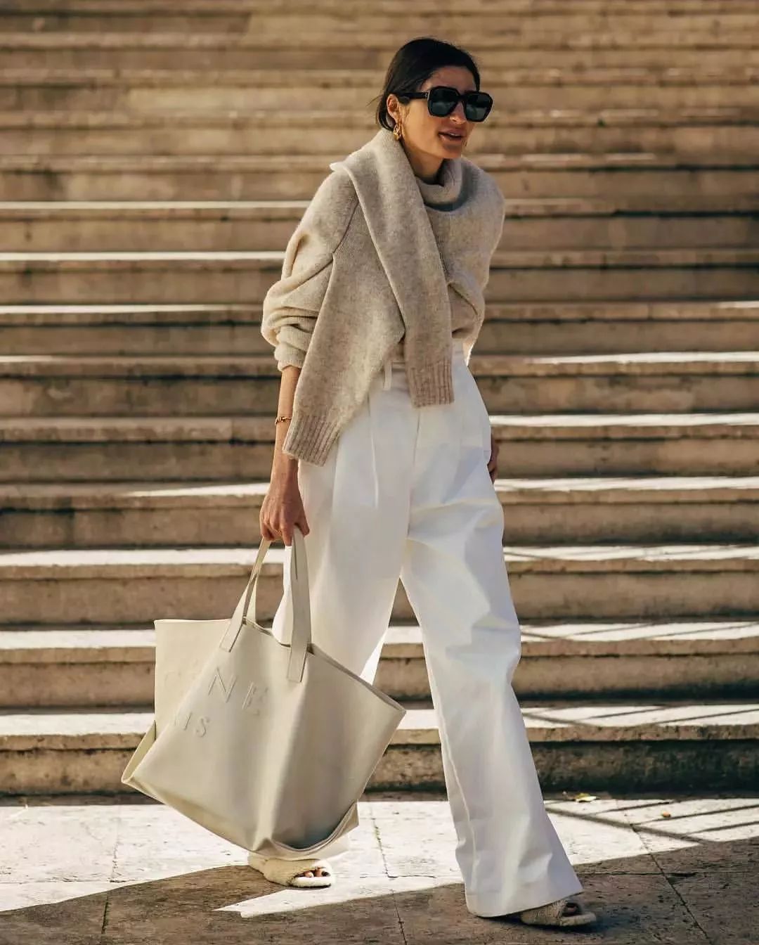 服装搭配:针织衫 阔腿裤=2019年最in时髦穿搭!气质炸!_时尚