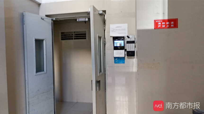 人脸识别门禁真能防范公租房转租转借?实拍:非小区居民随意进入