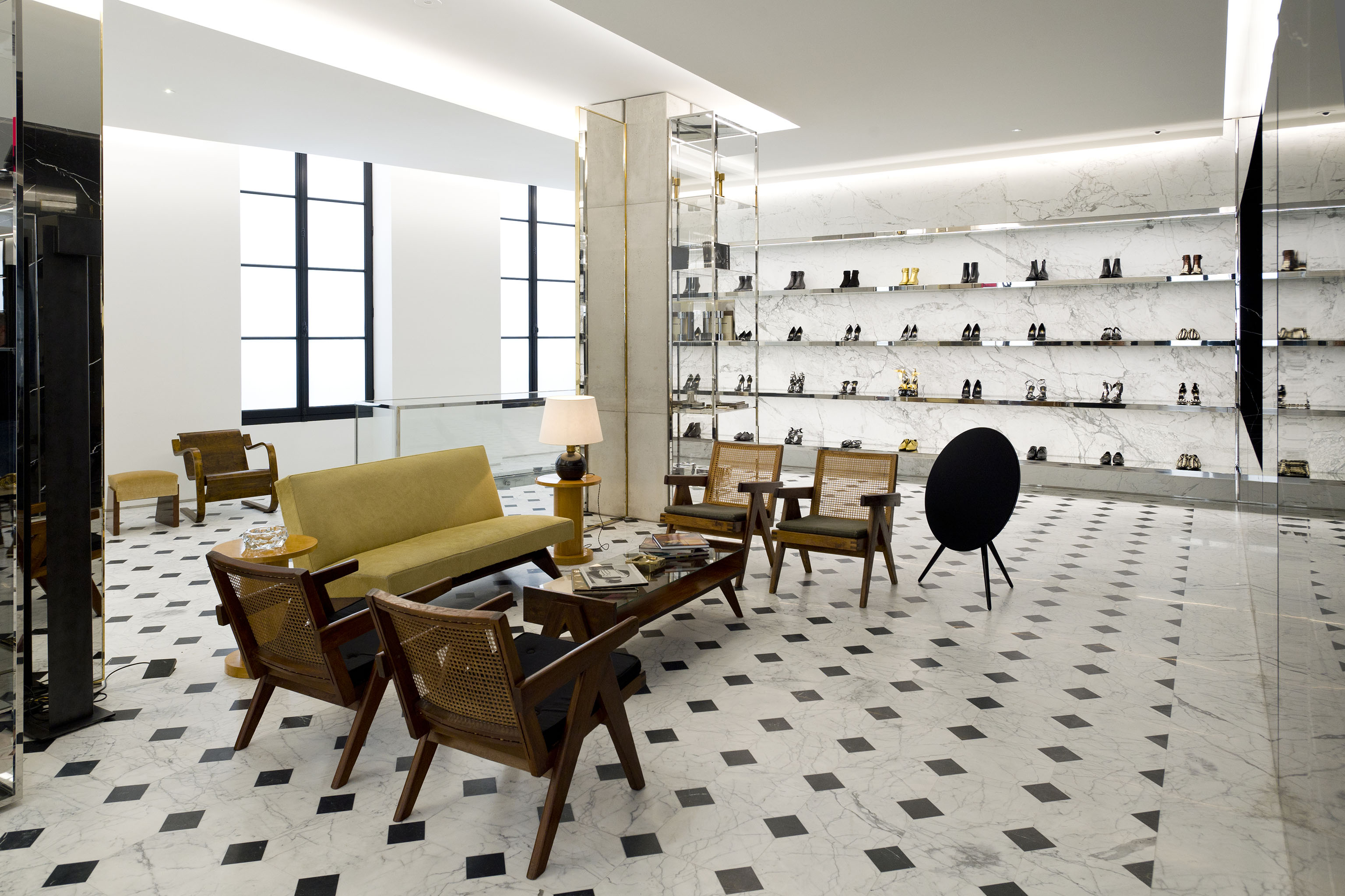 圣罗兰巴黎右岸概念店