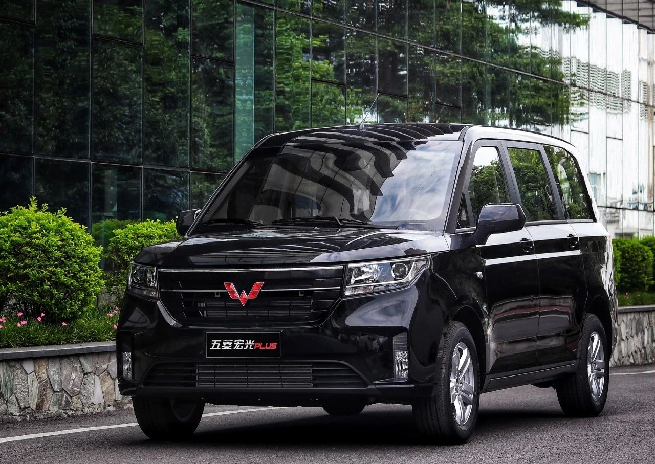 它需要一款更高级别的车型来填报空白,那么五菱宏光plus就是第