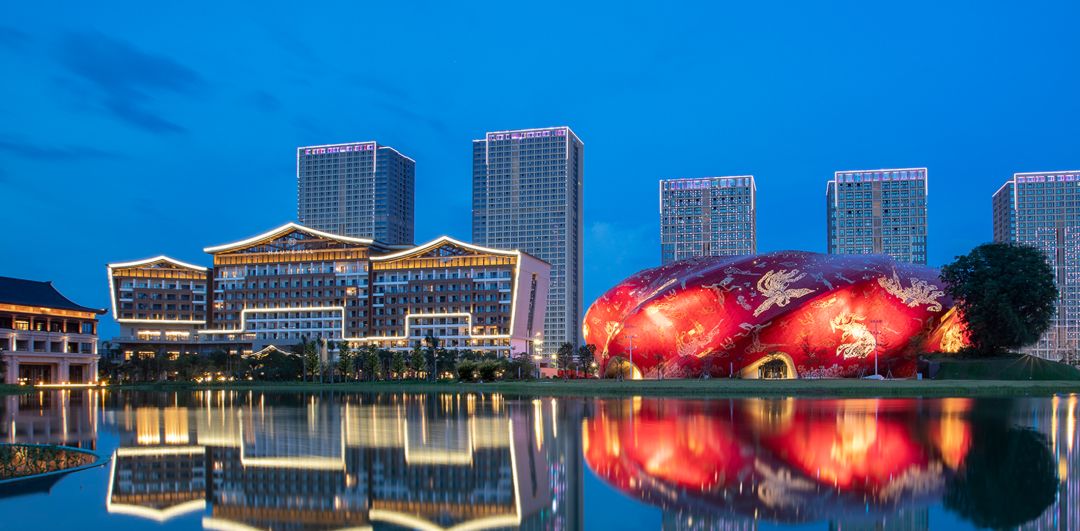 同时,项目还是广州唯一拥有大剧院(在建中)的社区,这给老人们提供了一