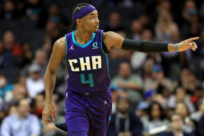 格雷厄姆狂砍平队史10记三分弹!黄蜂双卫合力轰垮勇士