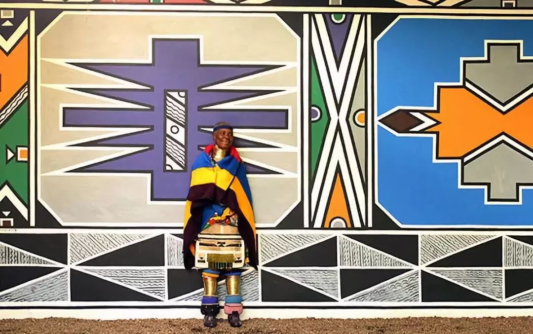 赏艺丨84岁非洲农村老太用一双神手引世界瞩目享誉全球