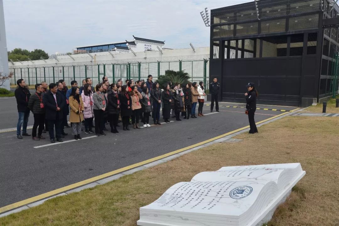 不忘初心岳阳医院党委组织参观上海市五角场监狱开展预防职务犯罪警示