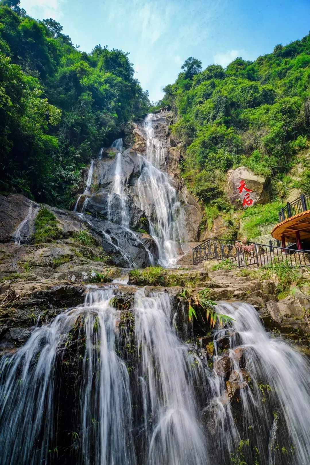 清遠天子山瀑布群●飛來寺古棧道●山其洞森林溫泉浪漫森林木屋●篝火