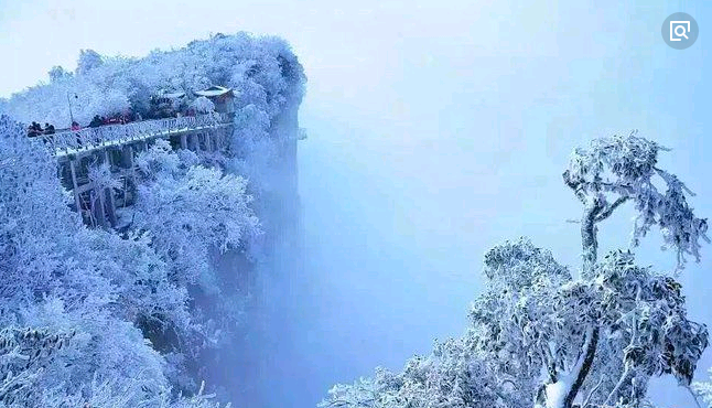 主要您可以觀賞張家界國家森林公園,黃龍洞,寶峰湖,天門山國家森林