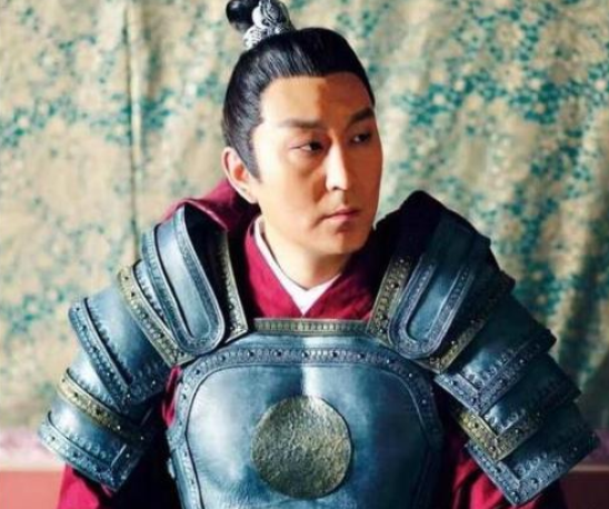 这个人就是在剧中饰演前统领薛志冷的刘朔.