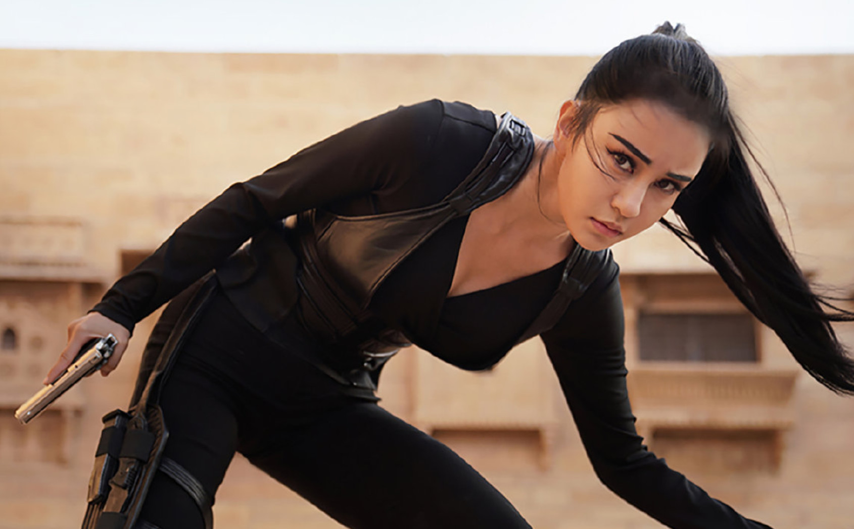 原创成龙《急先锋》初露真容:同时融入了《战狼》和《功夫瑜伽》元素