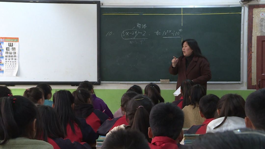 一直在兰州市第六十五中学(原长风中学)担任数学老师,知道丈夫驻村的