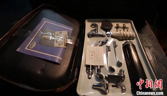 图为:法医工具.