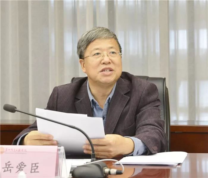 学校常务副校长林东,党委副书记陈卫华,校长助理兼教务处处长岳爱臣