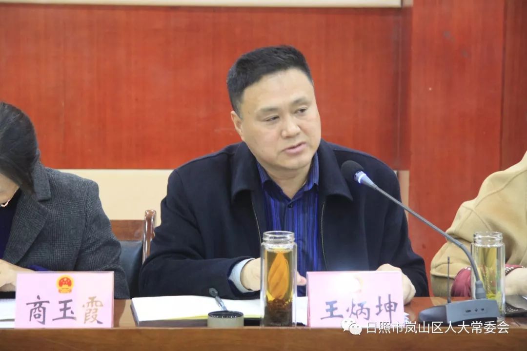 张文宣主任在总结讲话中指出,各位代表要关心全区经济社会发展大事