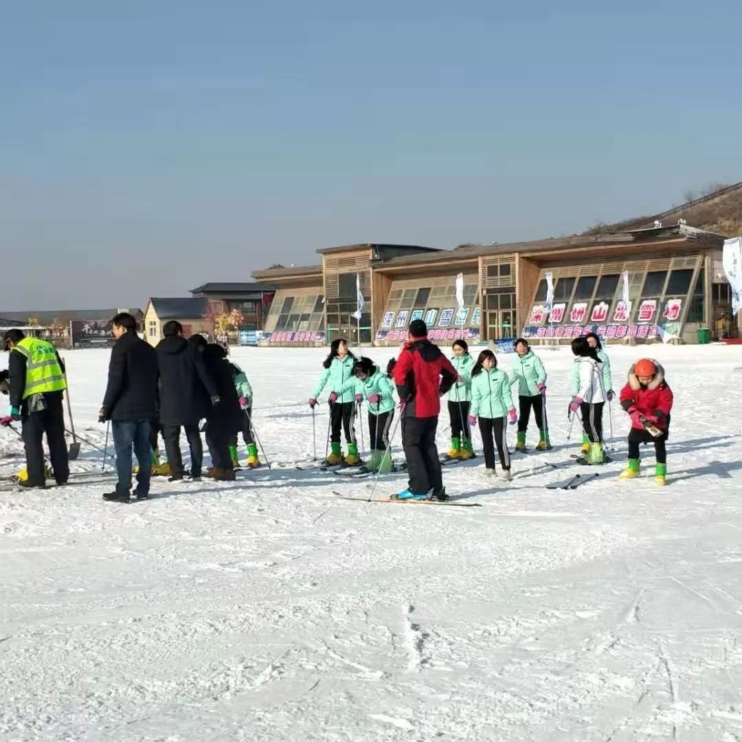 滦县滑雪图片