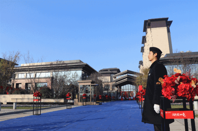 物业集团公司下属子公司沣东物业湖光山色项目盛大交房