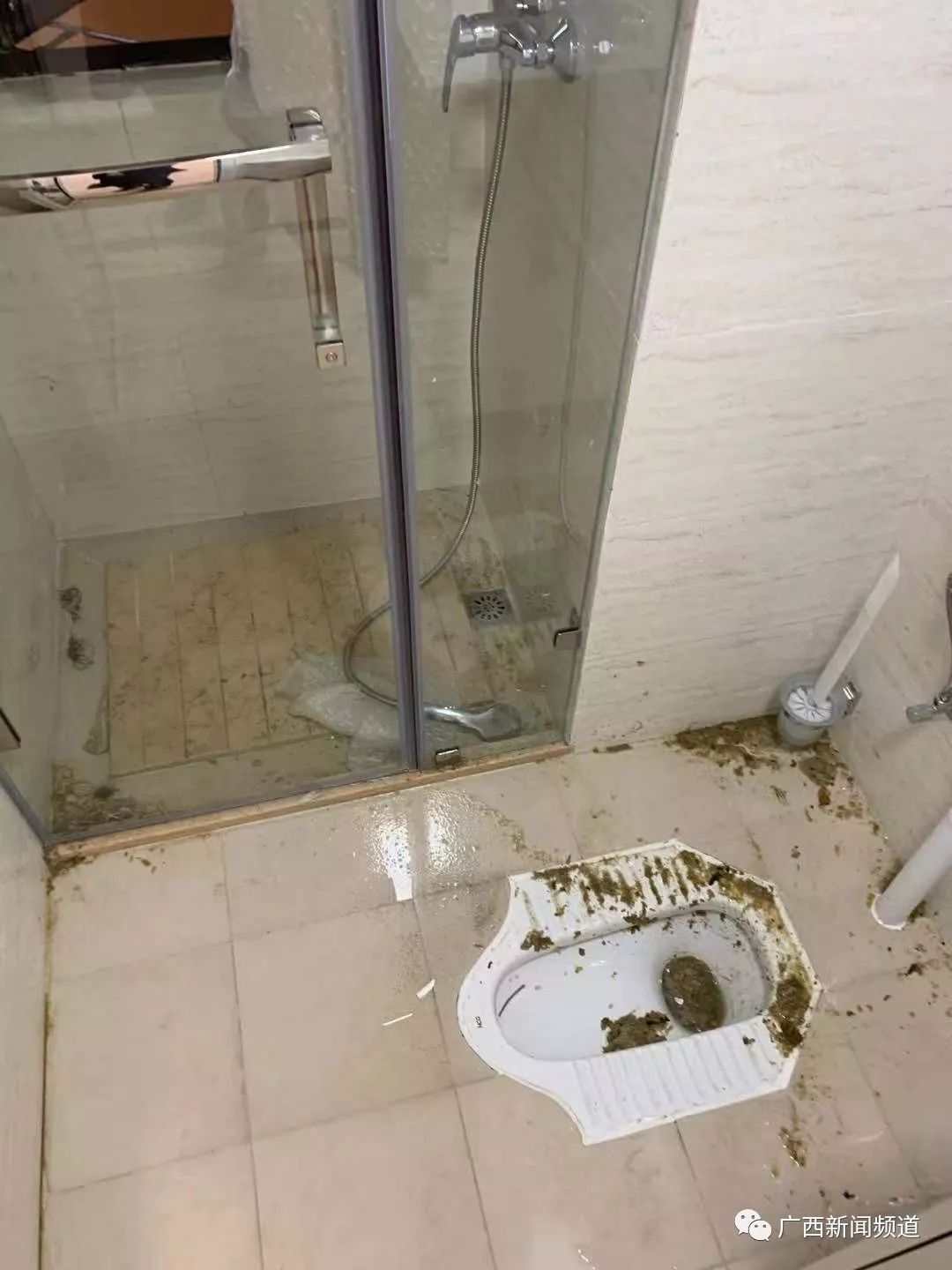 厕所污水倒灌,新房惨变"化粪池",事发南宁!