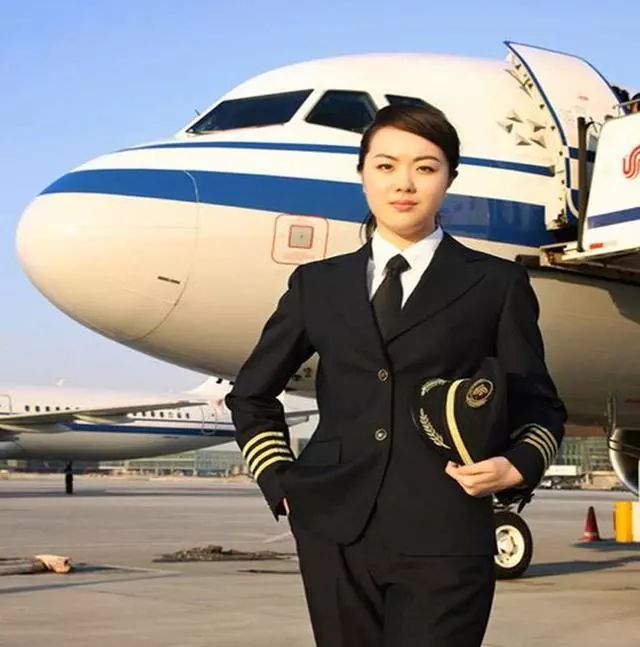 28岁成国航首位女机长,看这位女机长如何冲上云霄
