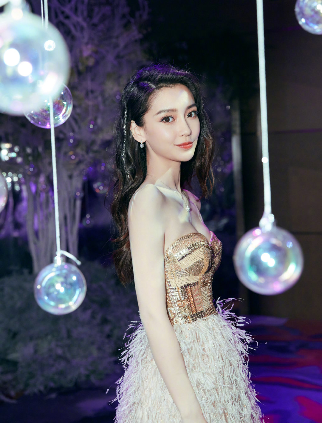 女星金属抹胸羽毛裙复古摇滚