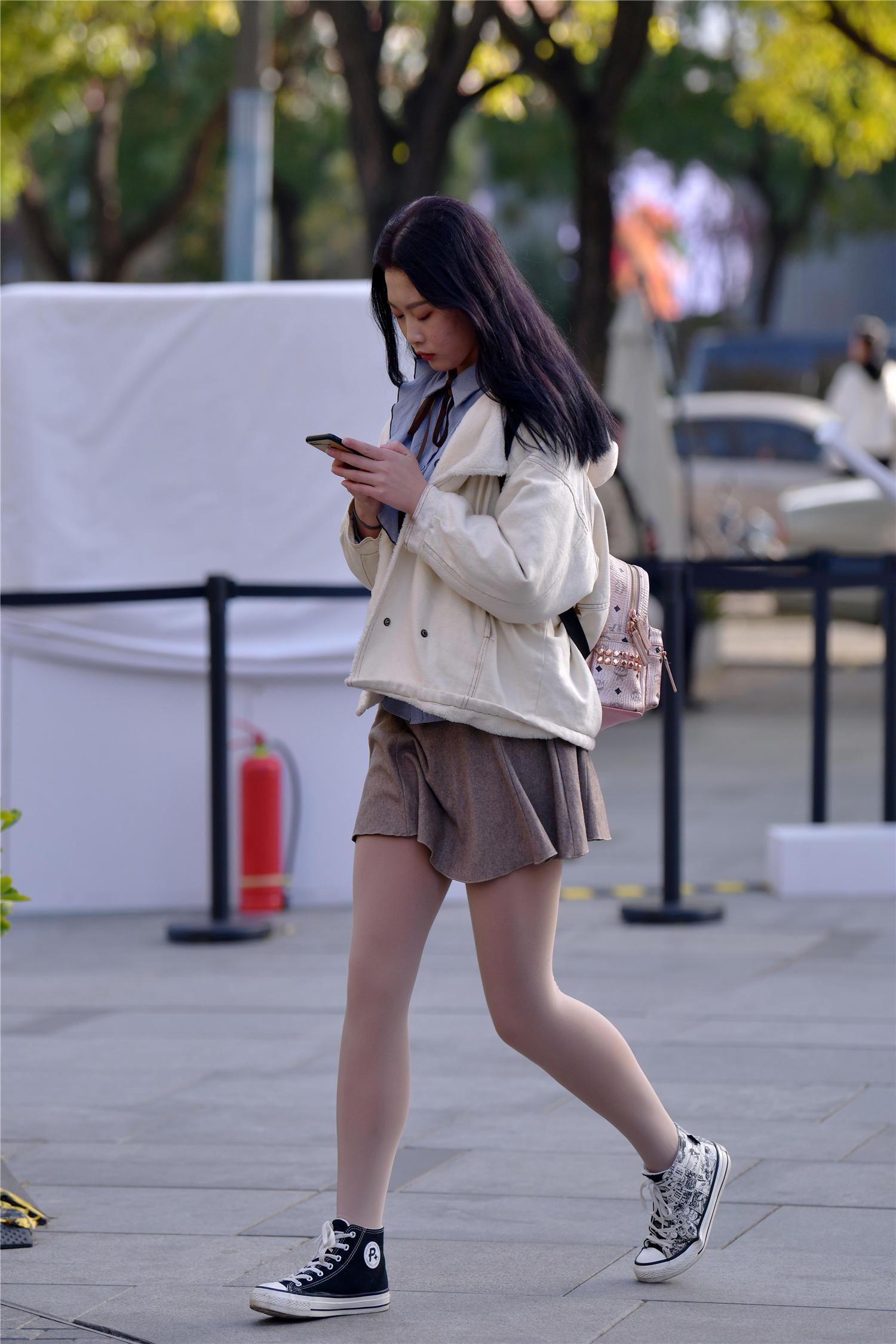 冬天告别臃肿选择打底袜搭配高跟鞋和平底鞋都很美