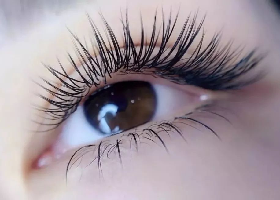 [美睫嫁接后红肿,该如何解决?]_睫毛