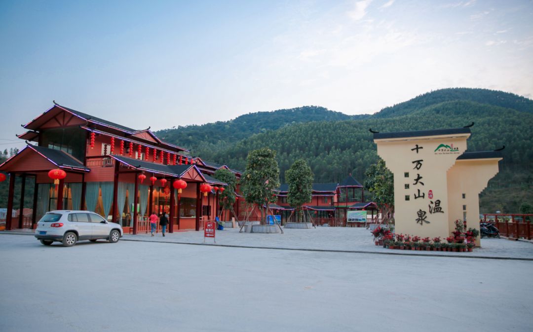十万大山布透温泉一日游|打卡网红海蓝色温泉叠瀑,约吗~【掌上武鸣】