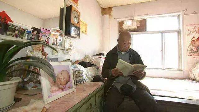 遭父亲毒打怕母亲寻短见诺奖获得者莫言经历了怎样的原生家庭