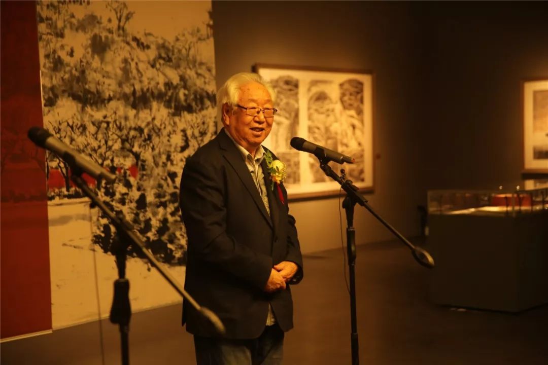 北京京海墨韵董事长王杰先生致辞著名画家张仁芝先生致辞开幕式由张金