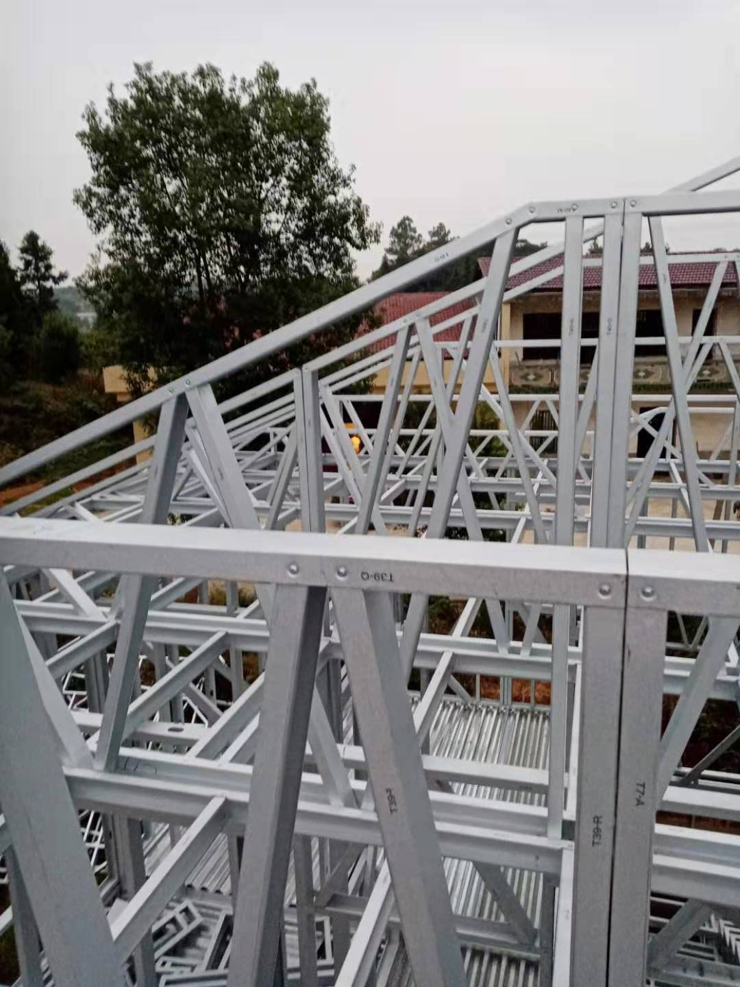 轻钢别墅生产厂家喜来居轻钢别墅为被骗业主建房的故事