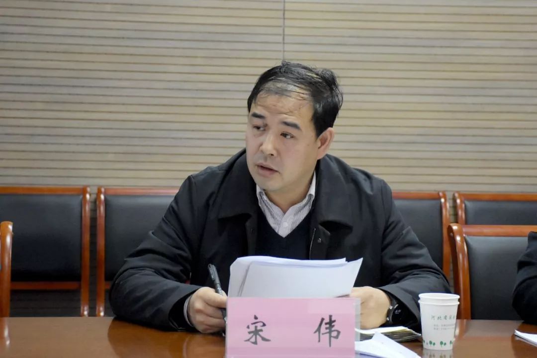 副校长宋伟进行个人对照检查发言副校长,润德校区校长贺君巧进行个人