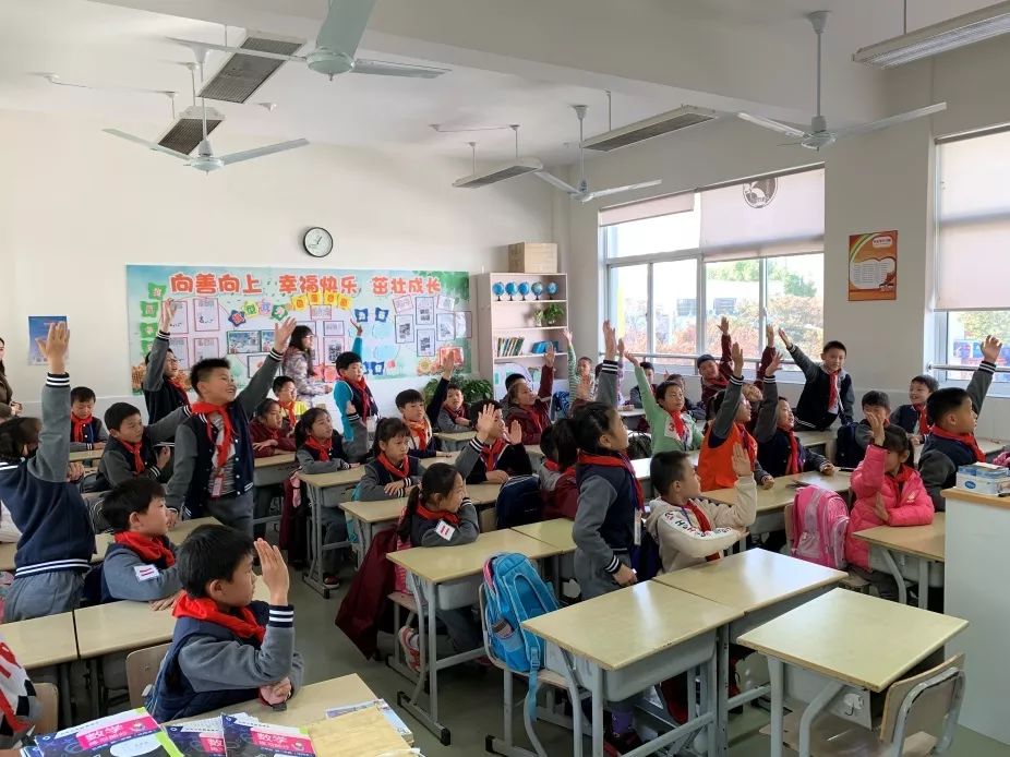 全乘online内外饰荣威名爵公益课走进安亭小学