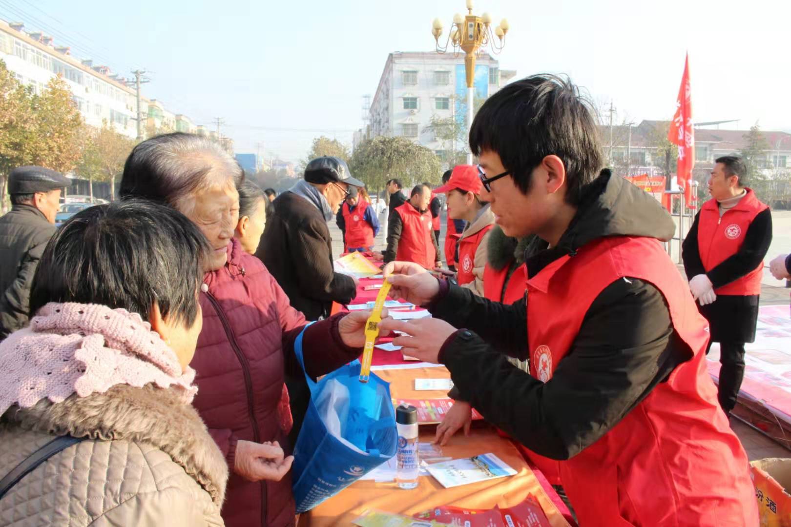 山西省聞喜縣涑水志願者: 志願服務獻愛心