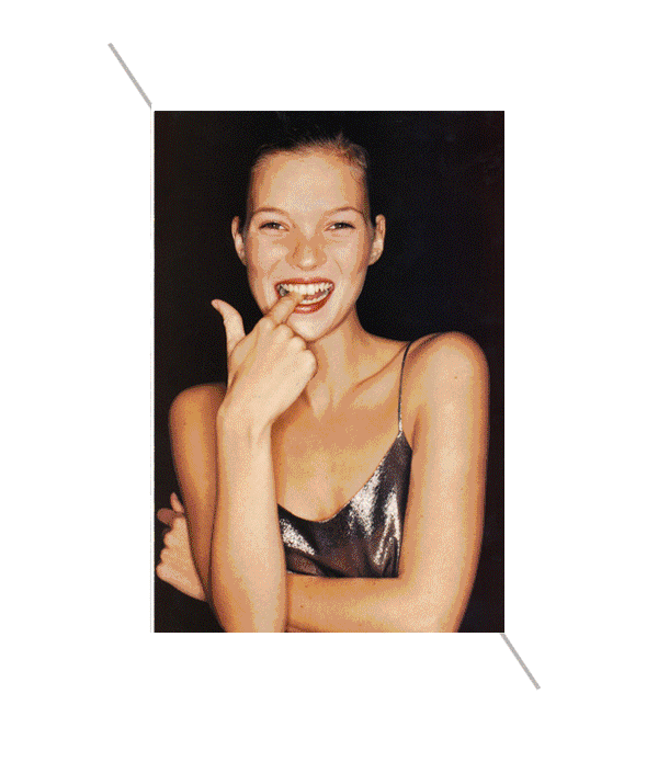 简约的裁剪包裹着身体,仿佛就能撑起女王般的优雅.