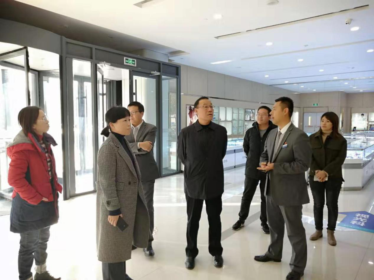 桥东区委常委,组织部长齐俊青到邢台爱尔眼科医院调研