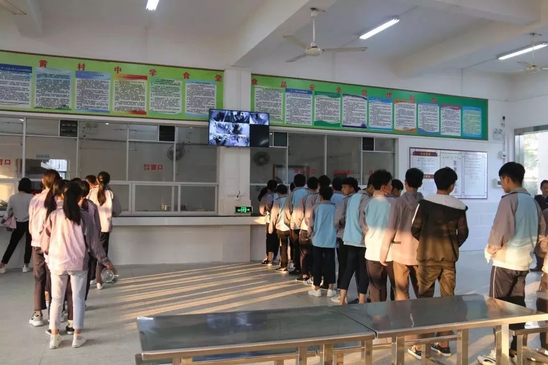 随机检查梧州内3所学校食堂卫生情况发现分餐间有苍蝇等问题
