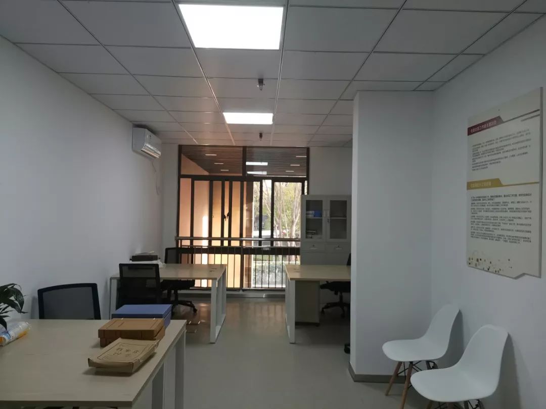 社区办公室供社工办公所需.