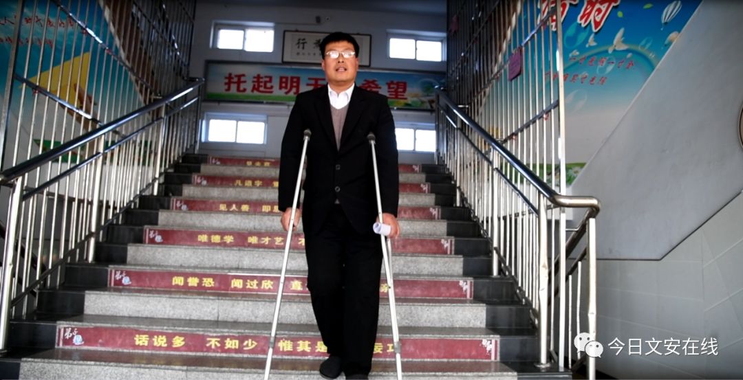 一次下班途中,张春旭不慎将左腿胯部摔折,加上自小留有小儿麻痹后遗症