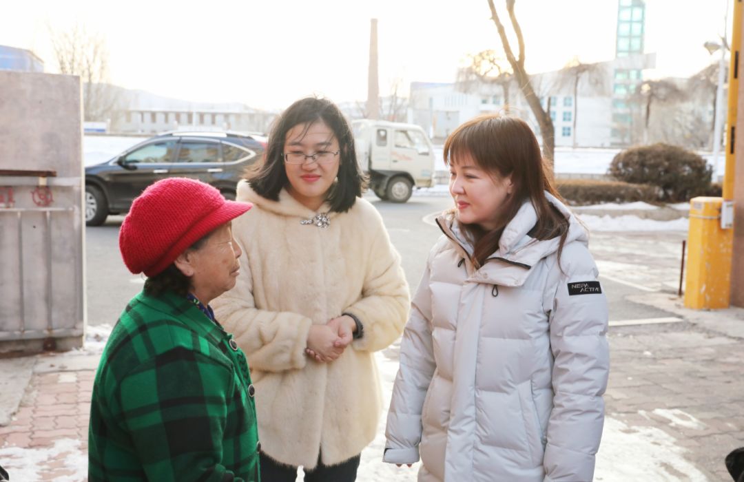 主题教育龙井市委常委组织部部长朴清梅调研示范小区建设情况