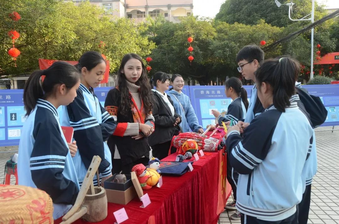 非遗进校园文化促成长南宁外国语学校联合广西民族大学民社院民族博物