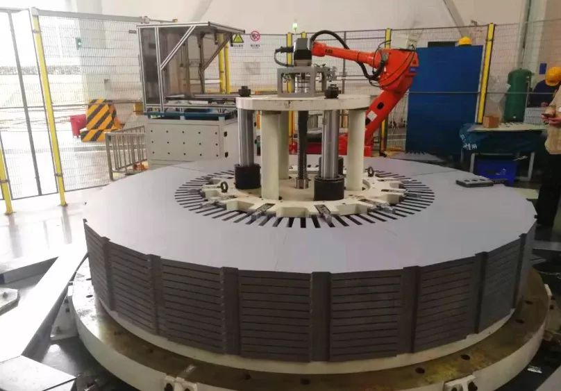 东方电机多机型机器人叠片系统升级成功